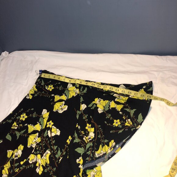 Who What Wear Black Skirt with yellow flowers, Size 6 - Picture 6 of 8